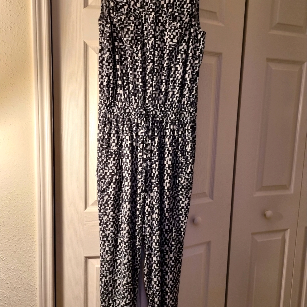 New York & Company black and white  patterned jumpsuit Size M